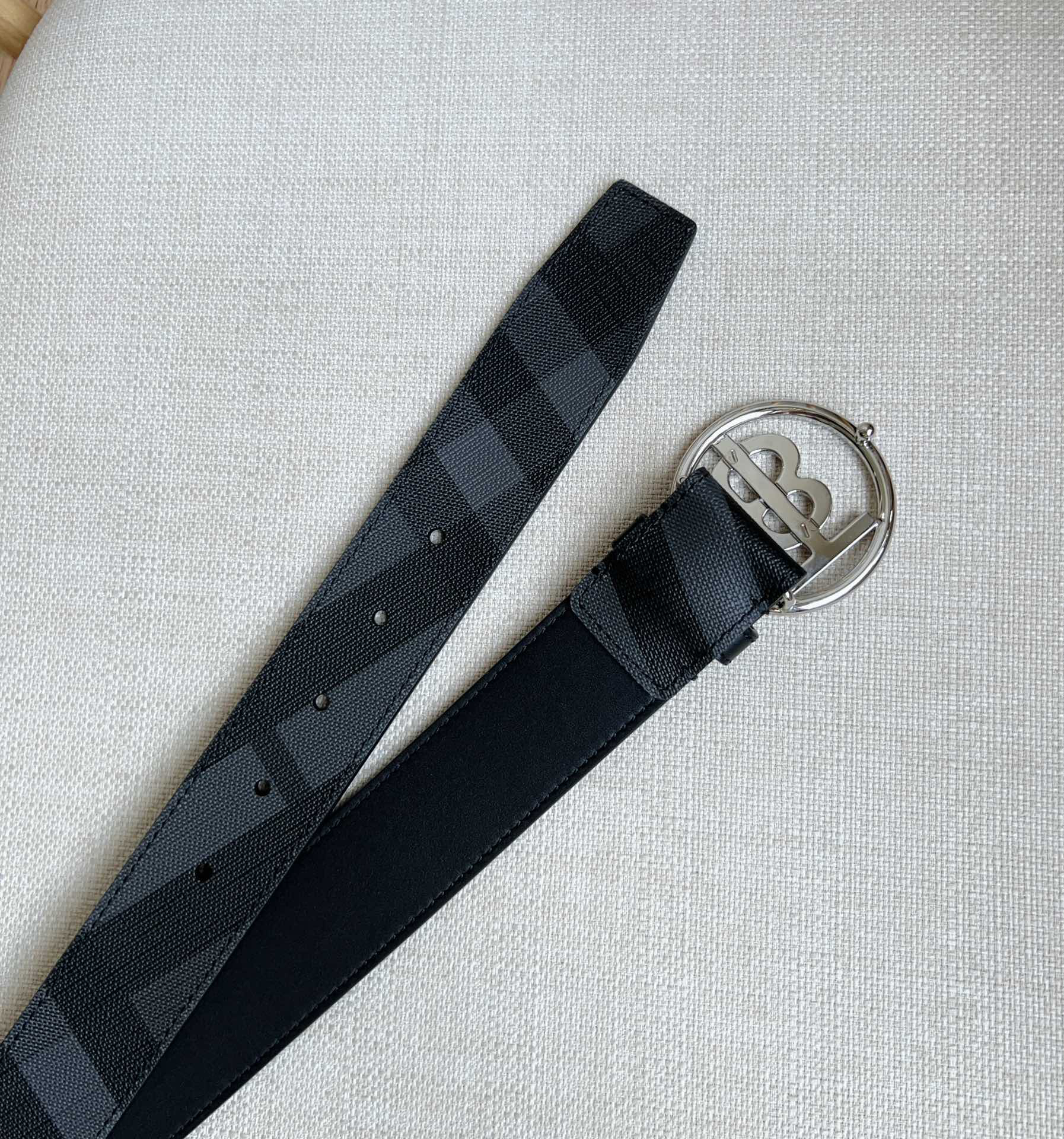 Burberry-Italian calf leather belt