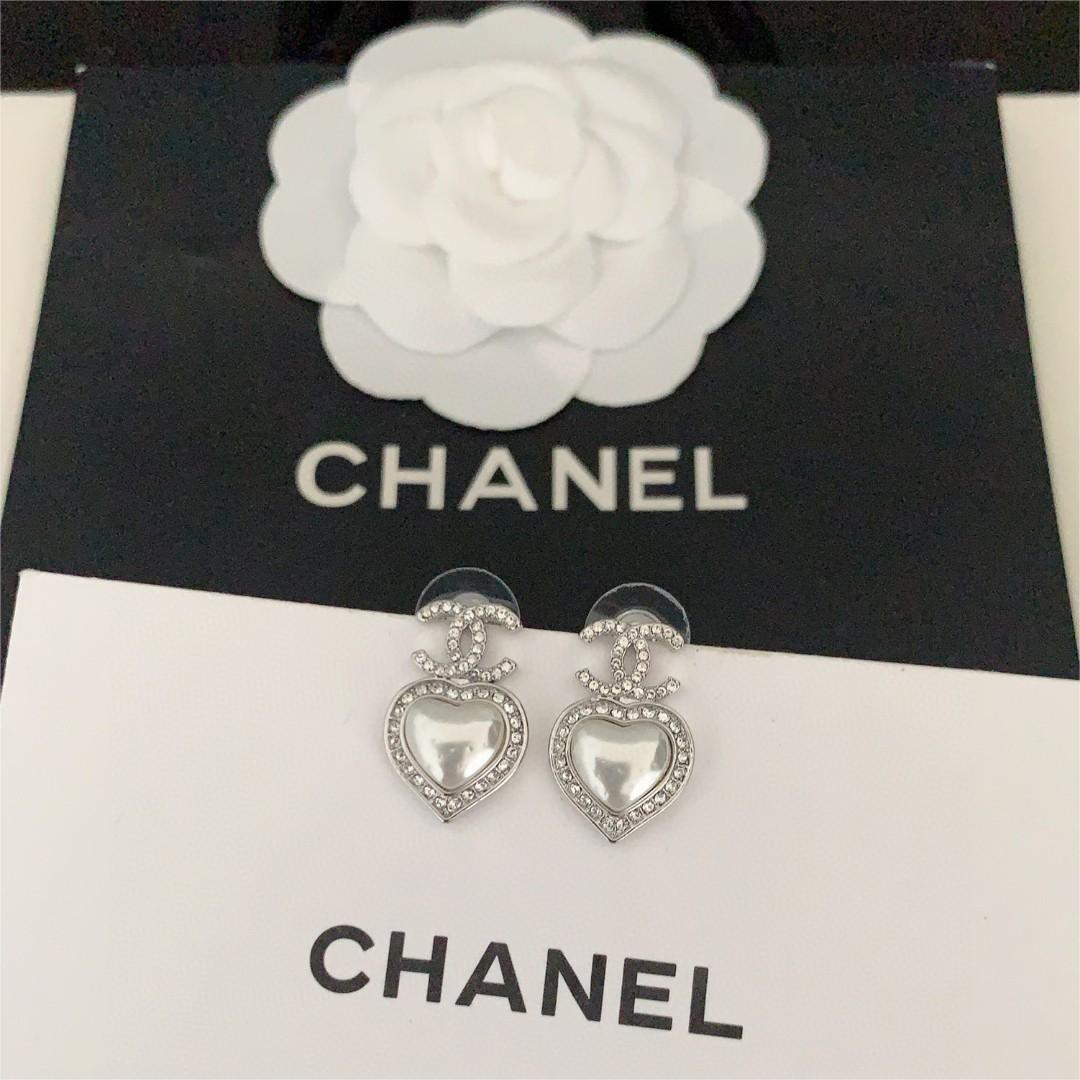 Chanel-Platinum heart earrings