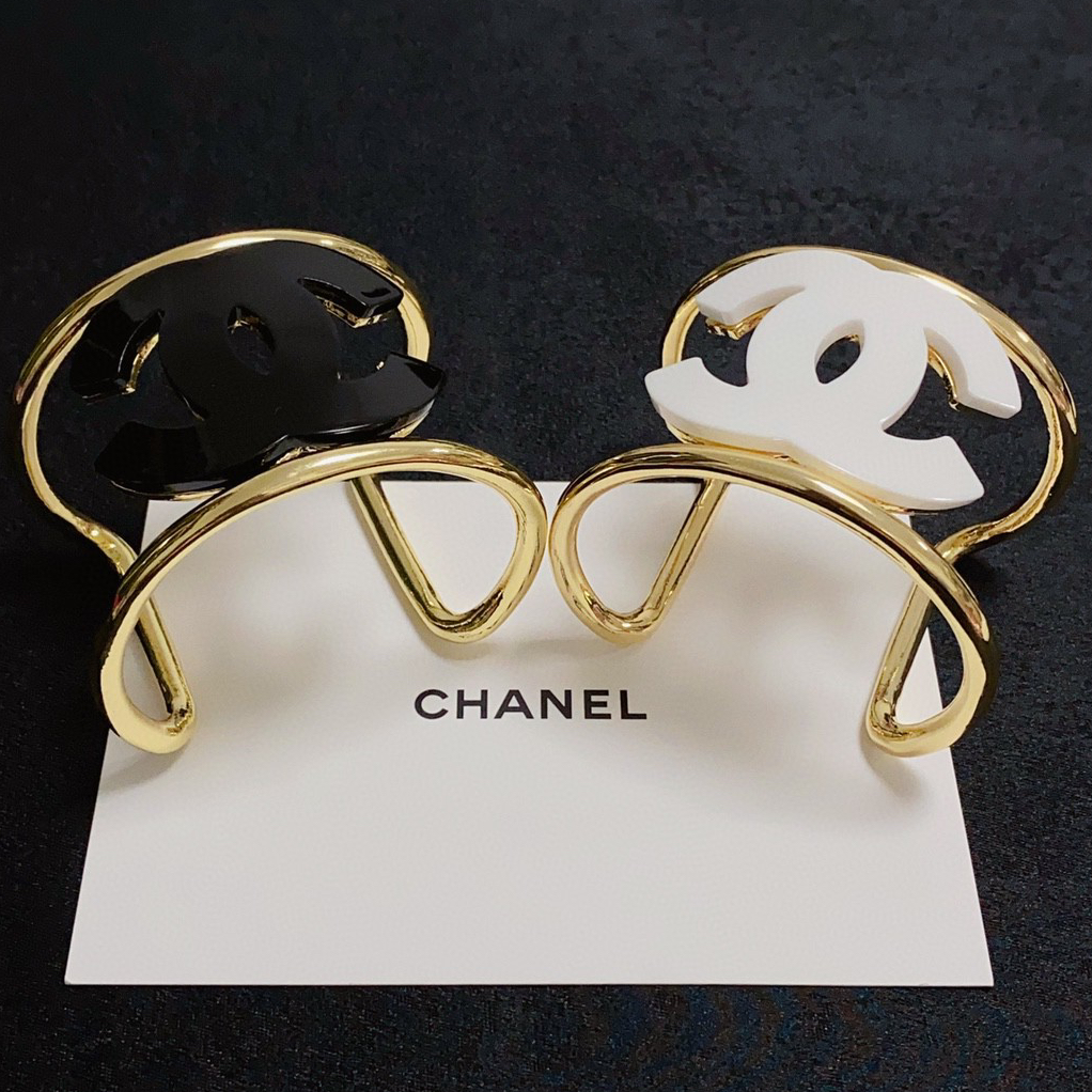 CHANEL - Logo Bracelet