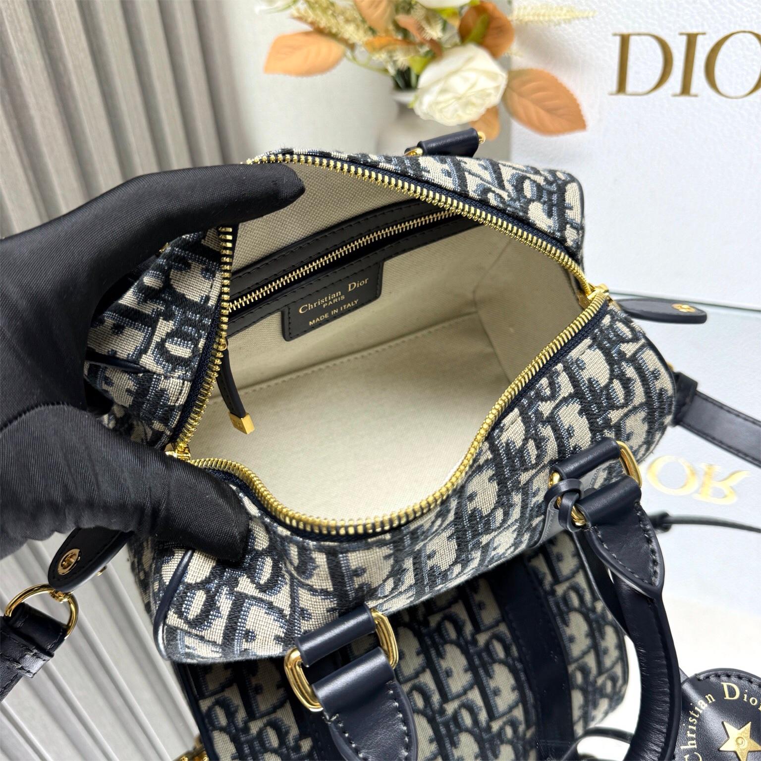 Dior-Groove 20 handbag with blue Oblique print