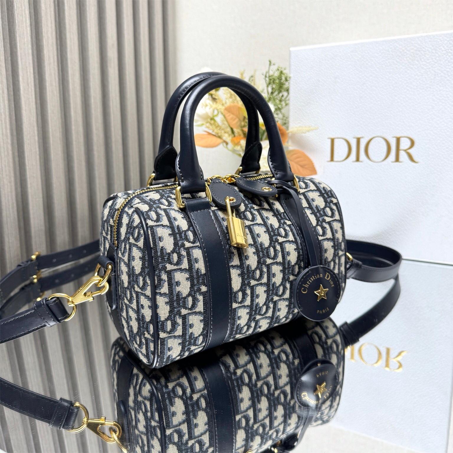 Dior-Groove 20 handbag with blue Oblique print