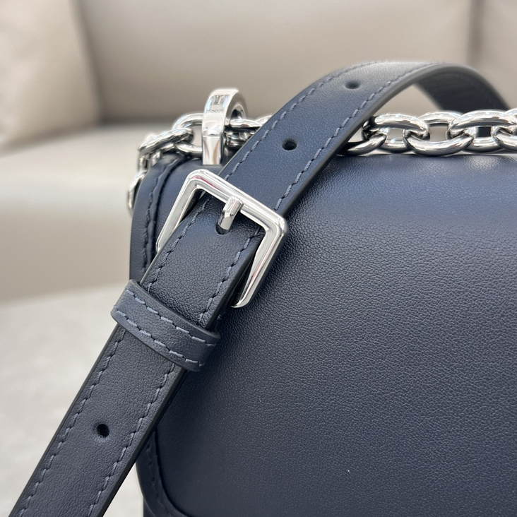 DlOR -30 Montaigne East West Handheld Shoulder Bag