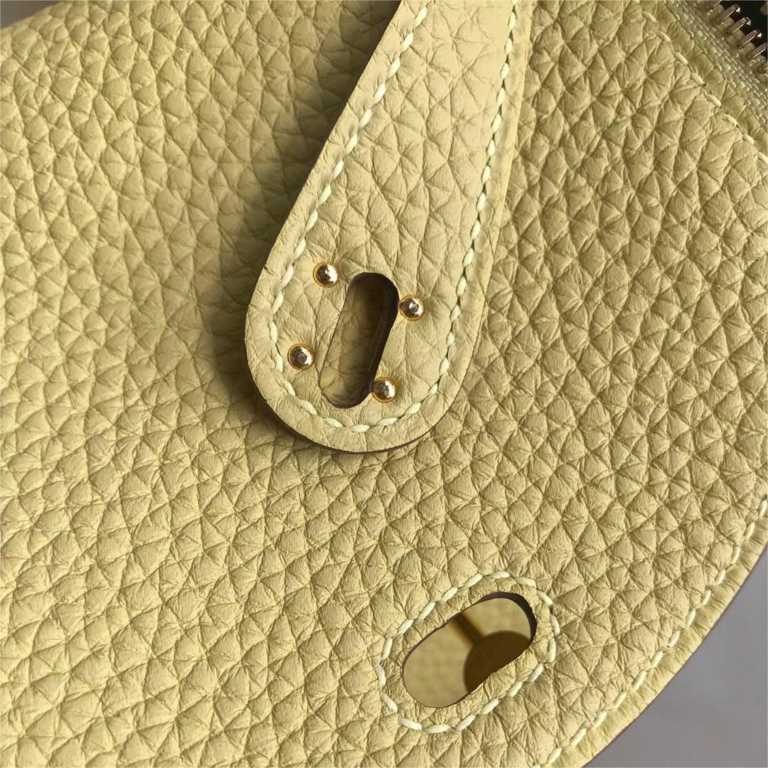 Hermes-Mini Lindy 19cm Hand sewn Imported Taurillon Clemence Leather Chicken Golden Buckle