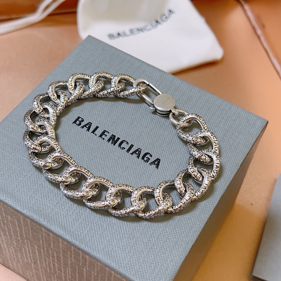 Balenciaga-bracelets