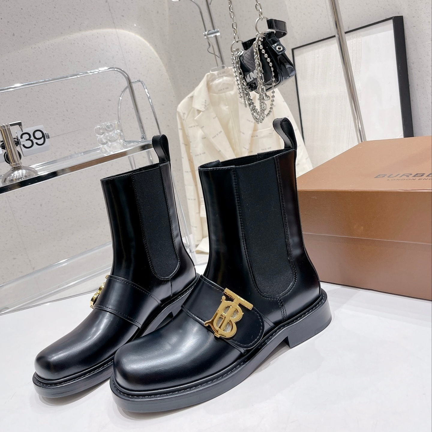 Burberry-Chelsea leather boots