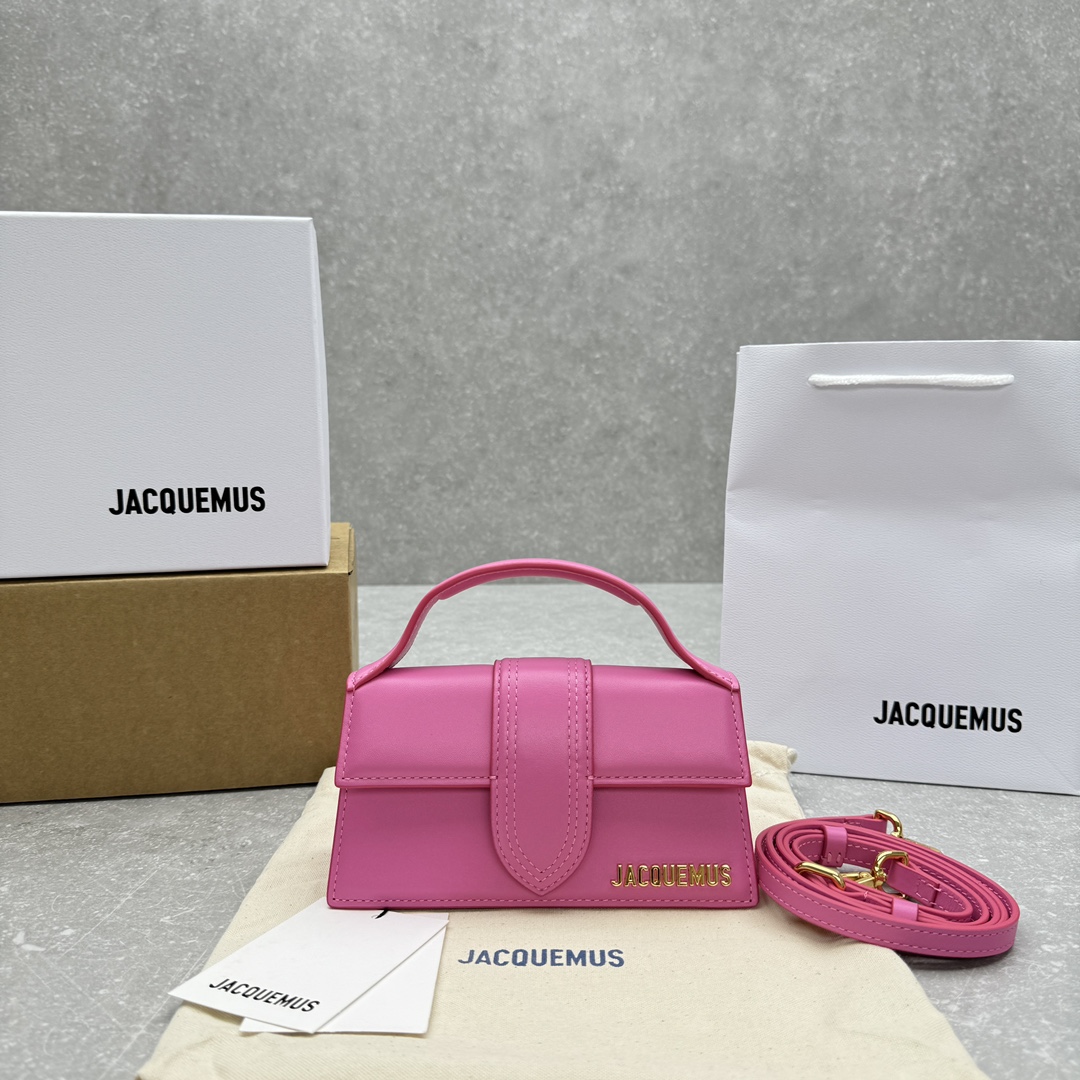 Jacquemus-Bamnino's new pink crossbody bag