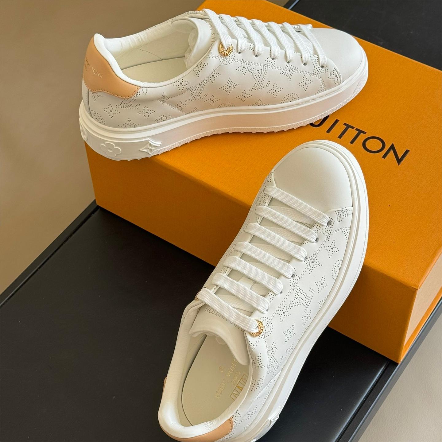 LV-Patterned eyelets white height increasing Sports Shoes