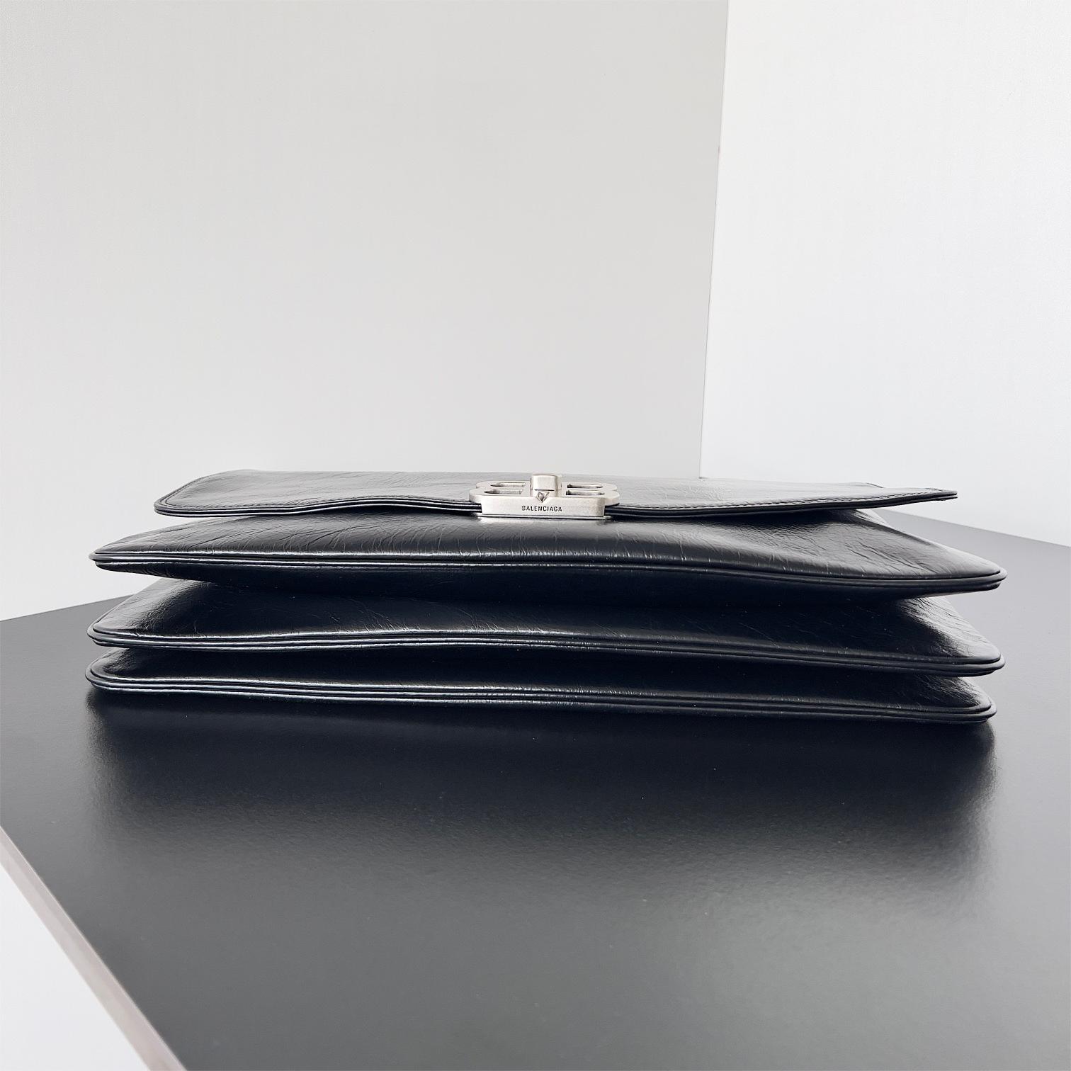 Balenciaga-23fall bb soft peach lambskin