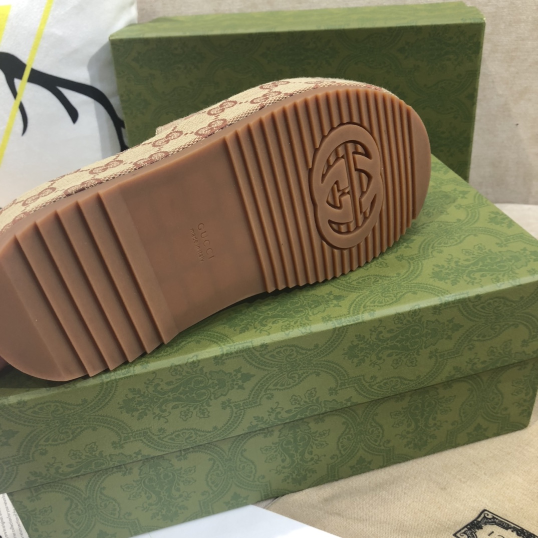 Gucci-Latest spring and summer fashion show Slippers