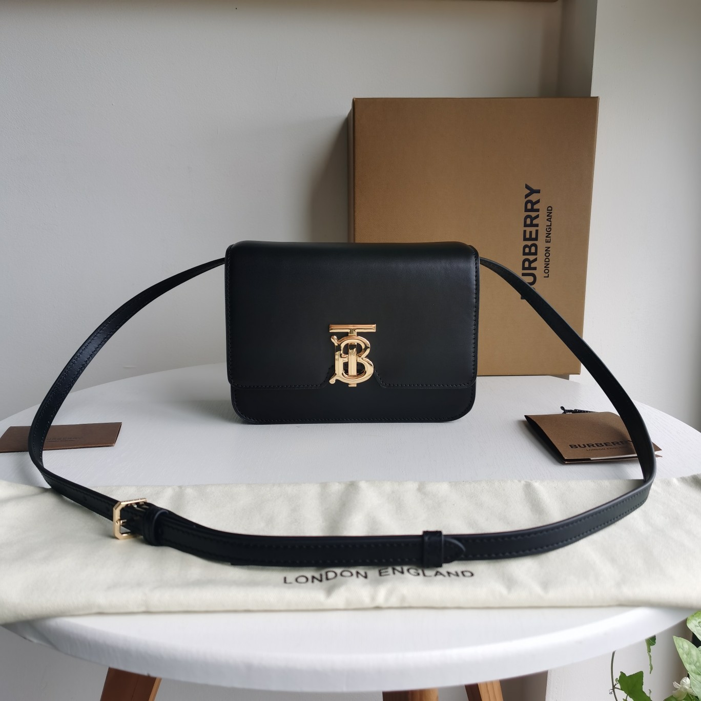 Burberry-Leather Lock Bag