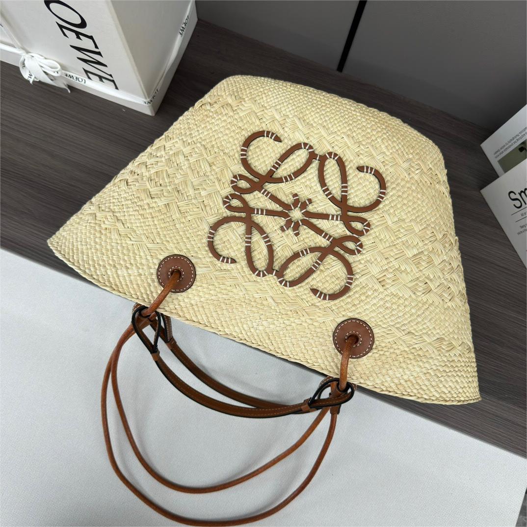 LOEWE-anagram basket