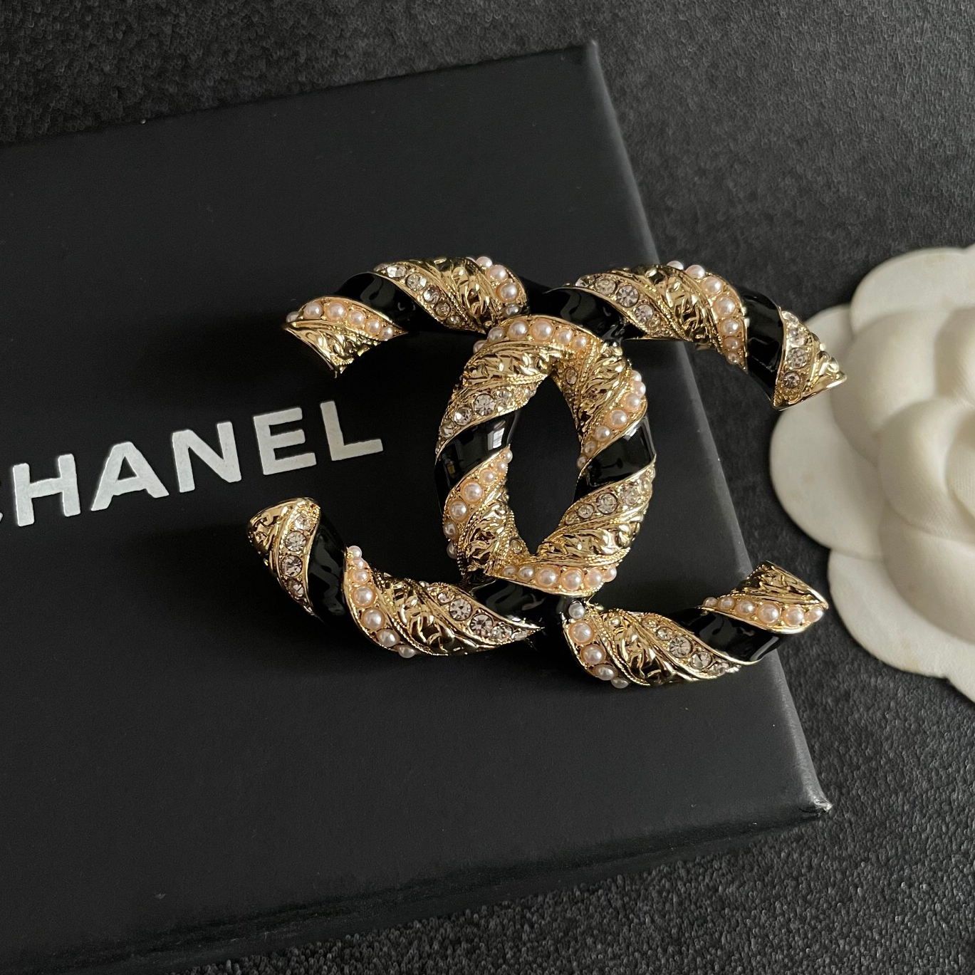 Chanel - Brooch