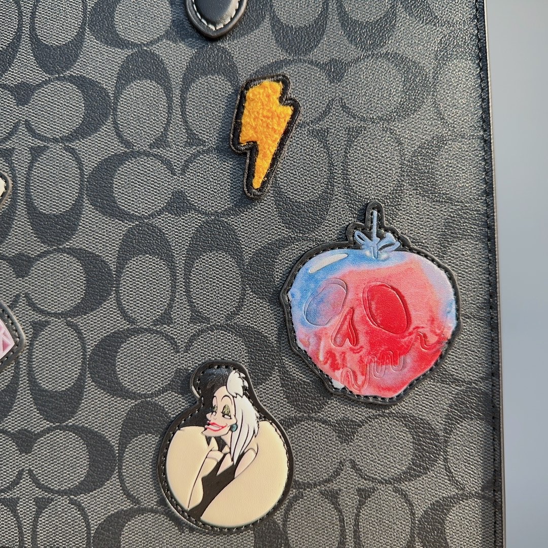 Coach-Disney Co branded Tote hvip88vip