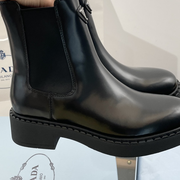 PRADA-Cow leather round toe slip-on Chelsea boots