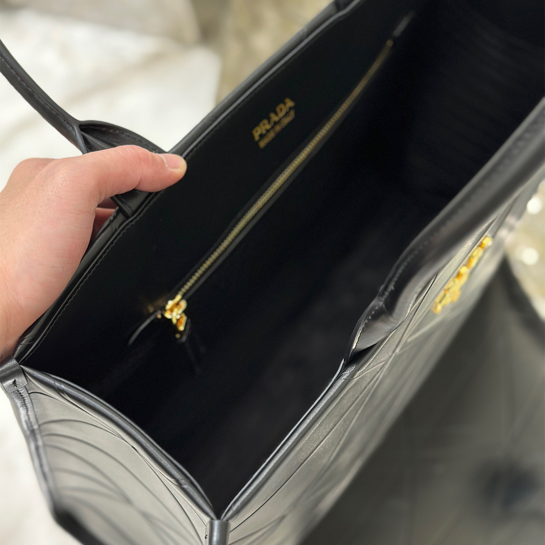 PRADA-Triangle Lattice Tote Bag (Large)