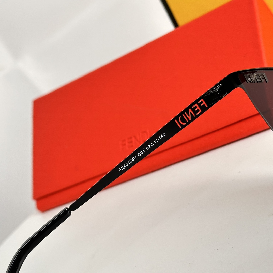 Fendi-FE40138U Sunglasses