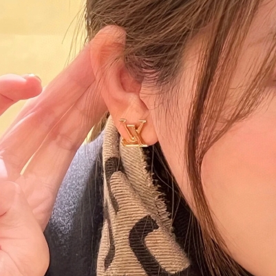 LV-Simple Classic and Versatile Logo Earrings