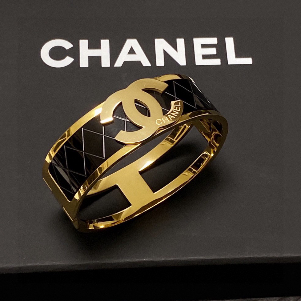 CHANEL - Wide Diamond Grid Bracelet