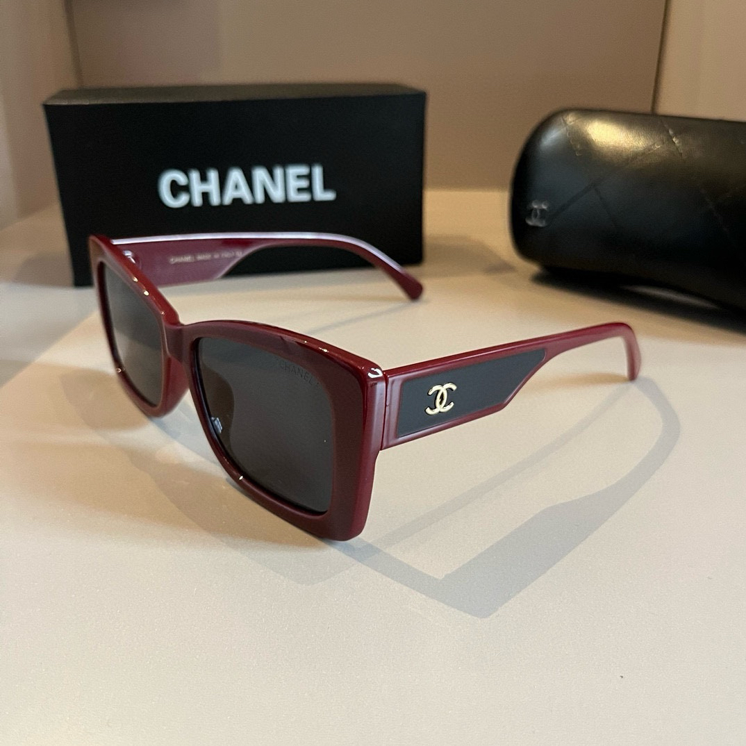 Chanel-Socialite style sunglasses
