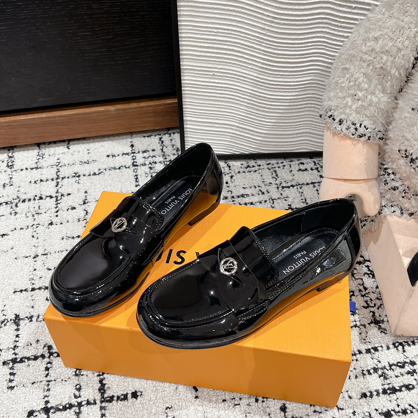 LV-Spring and summer new flat loafers