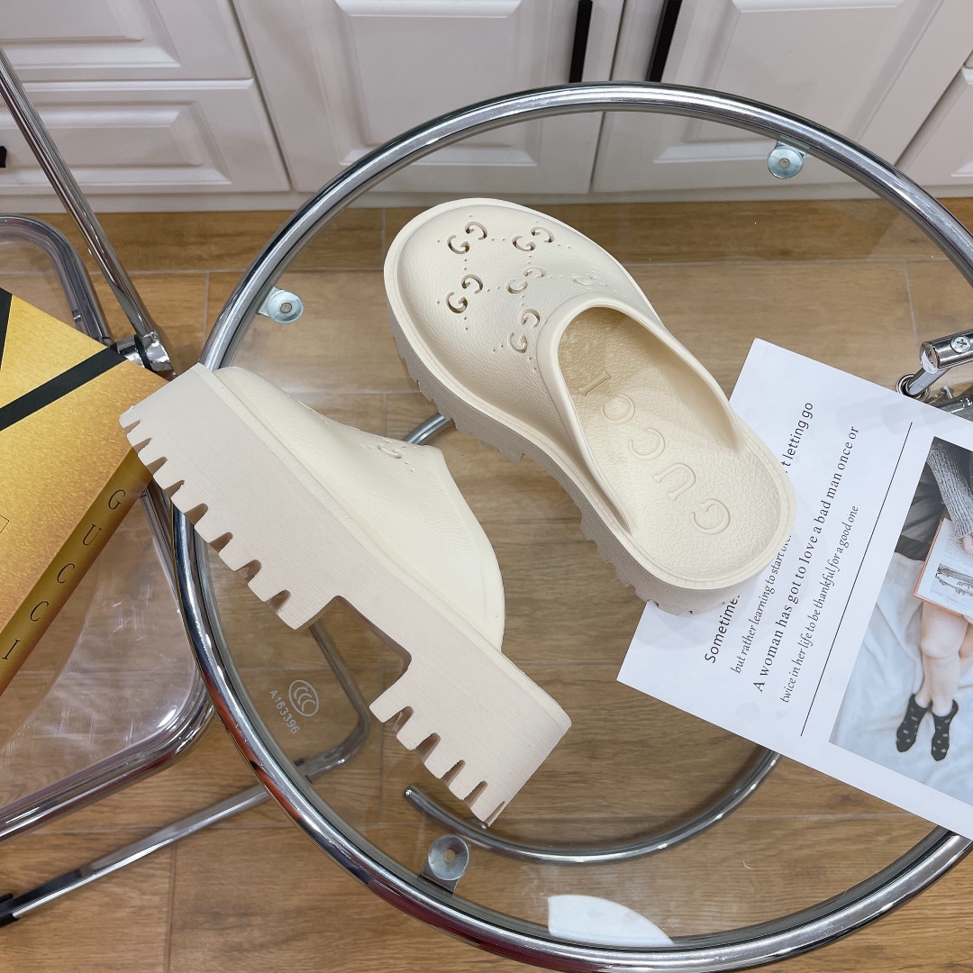 GUCCI-Punched carved hole shoes