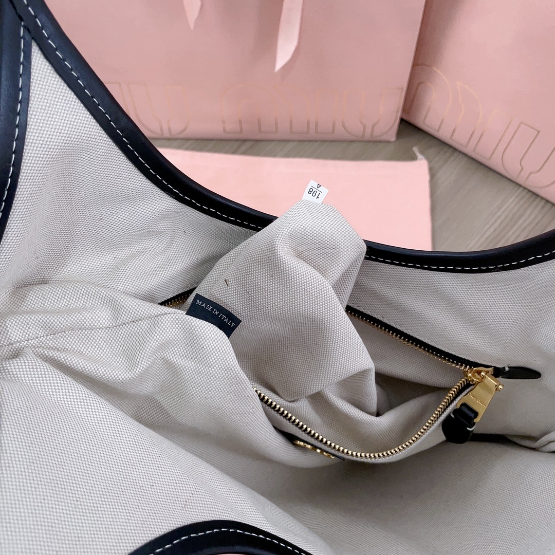 MIU MIU-Isetan limited edition tote bag