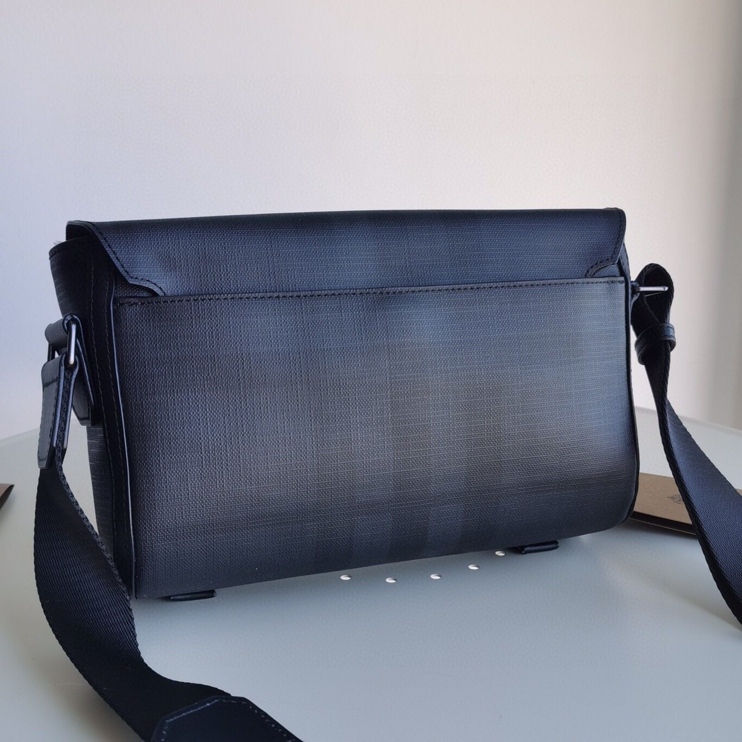Burberry-messenger