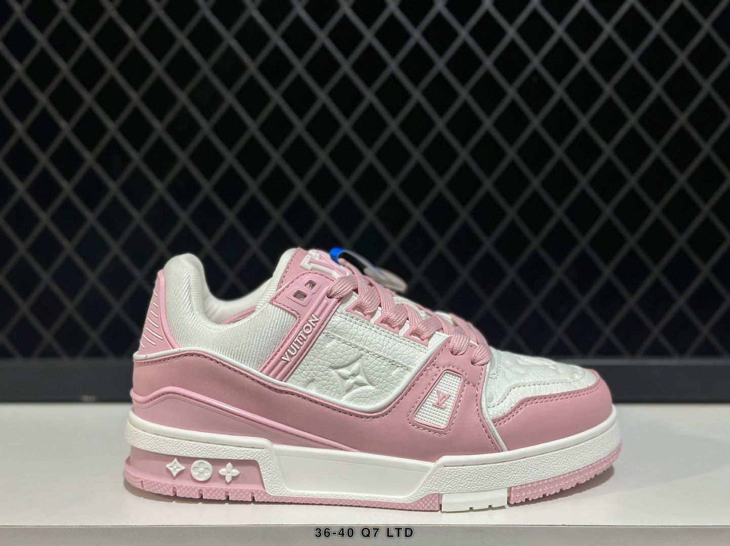 LOUIS VUITTON - LV Trainer Low White&Pink Woman Shoes