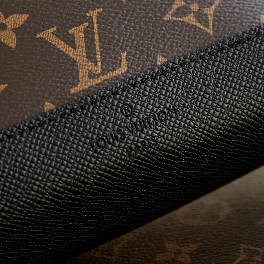 LV-Monogram canvas and Ta ï ga cowhide leather
