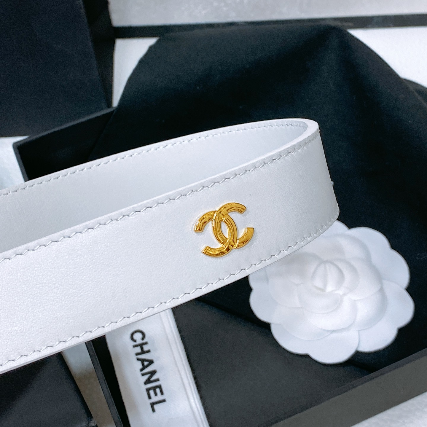 Chanel-Flat leather belt with cowhide pattern