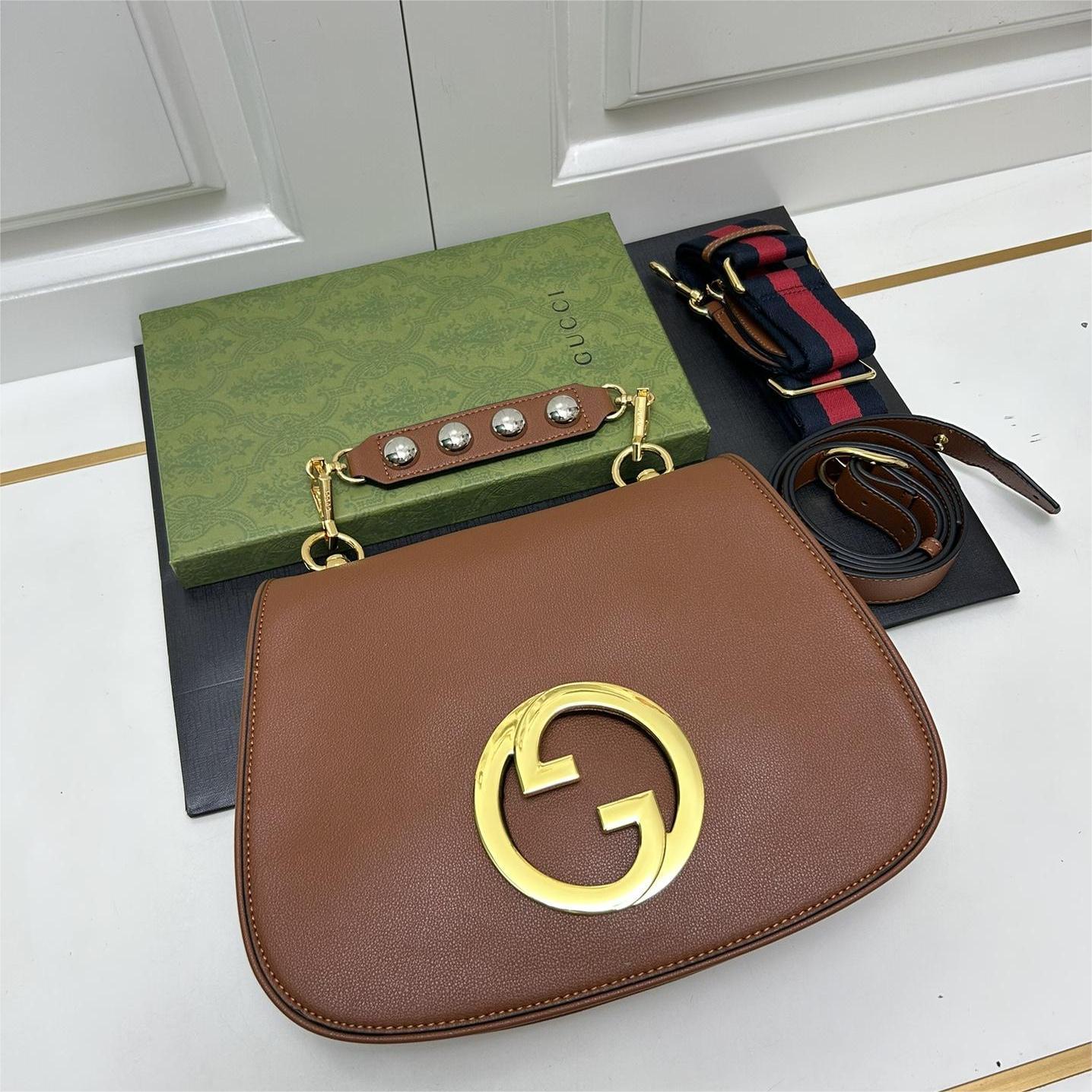Gucci- Blondie series small handbag.