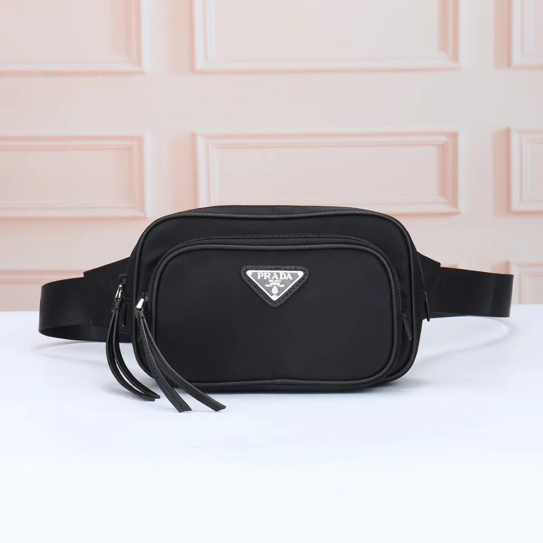 Prada-Fashionable and versatile fabric and leather waist bag
