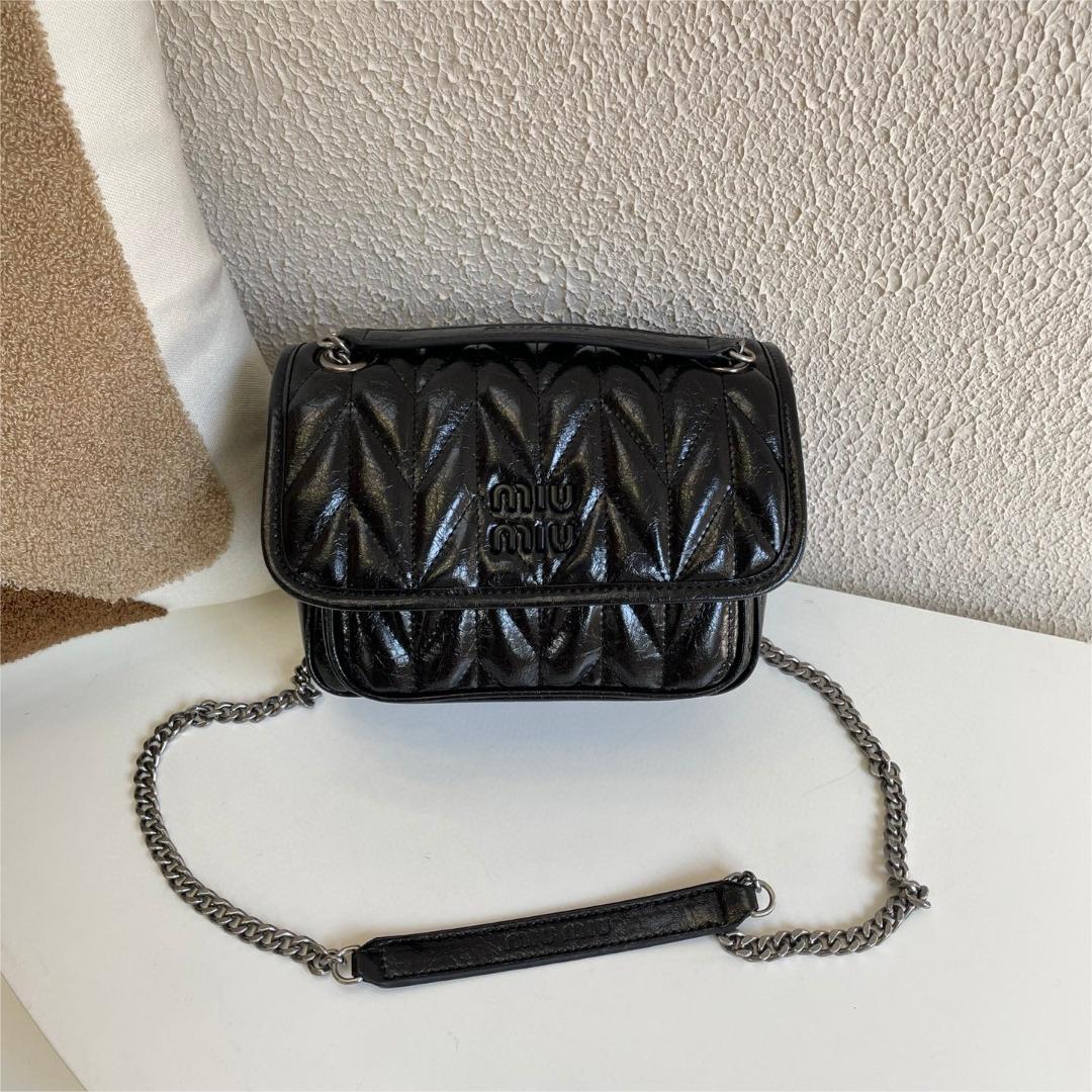 MIU MIU- Wrinkled mailman bag