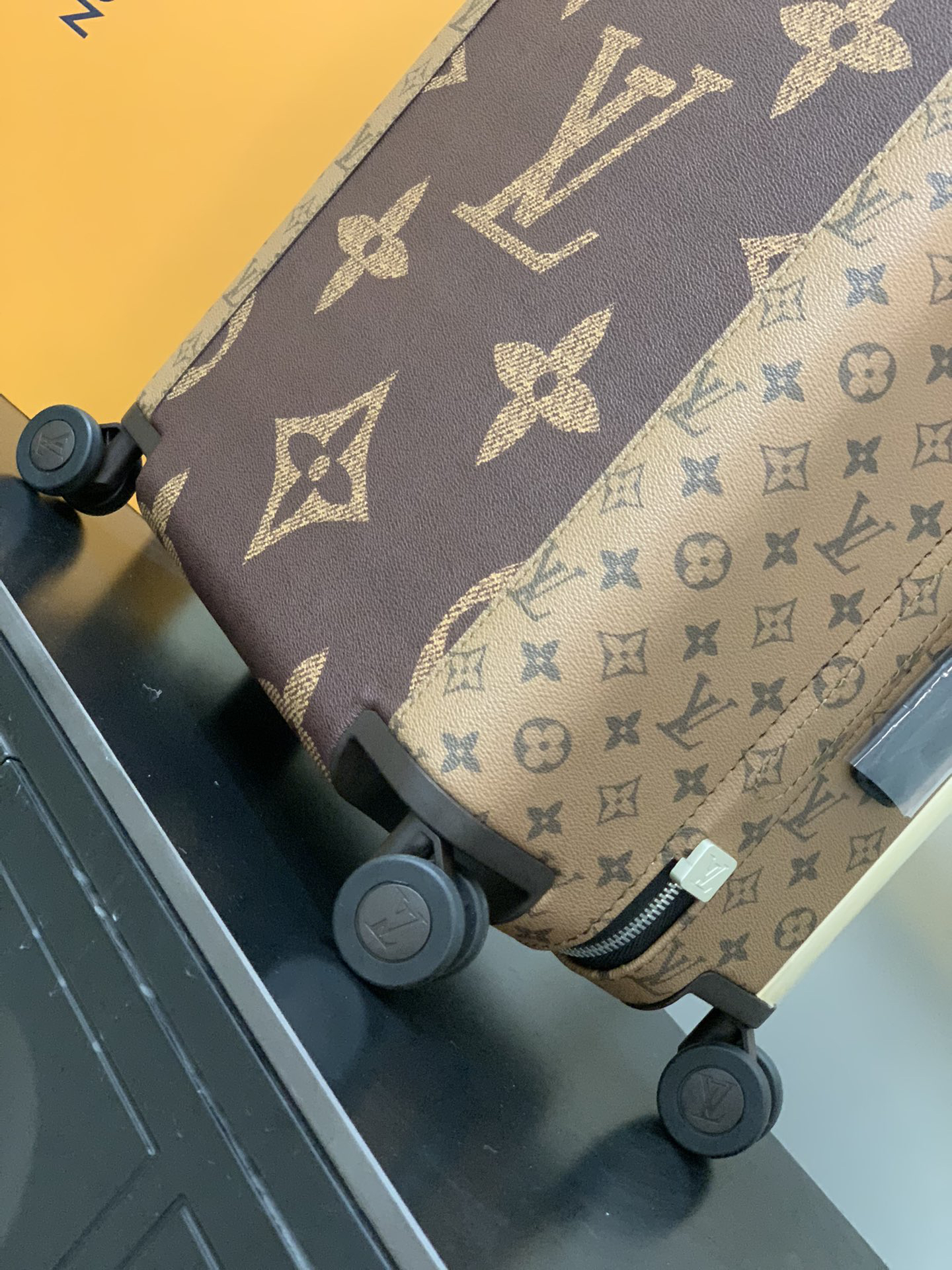 LV-Horizon 20 Inch 4-Wheel Boarding Case | Carry-on Luggage