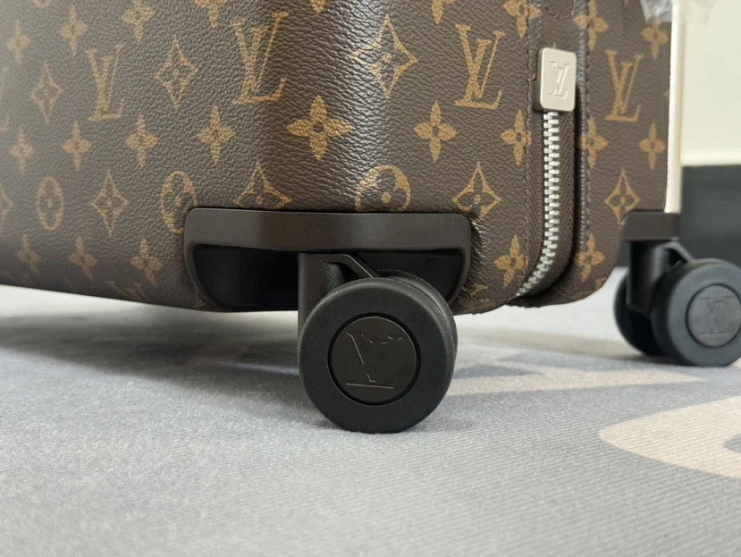 LV x HORIZON Four-Wheel Trolley Case