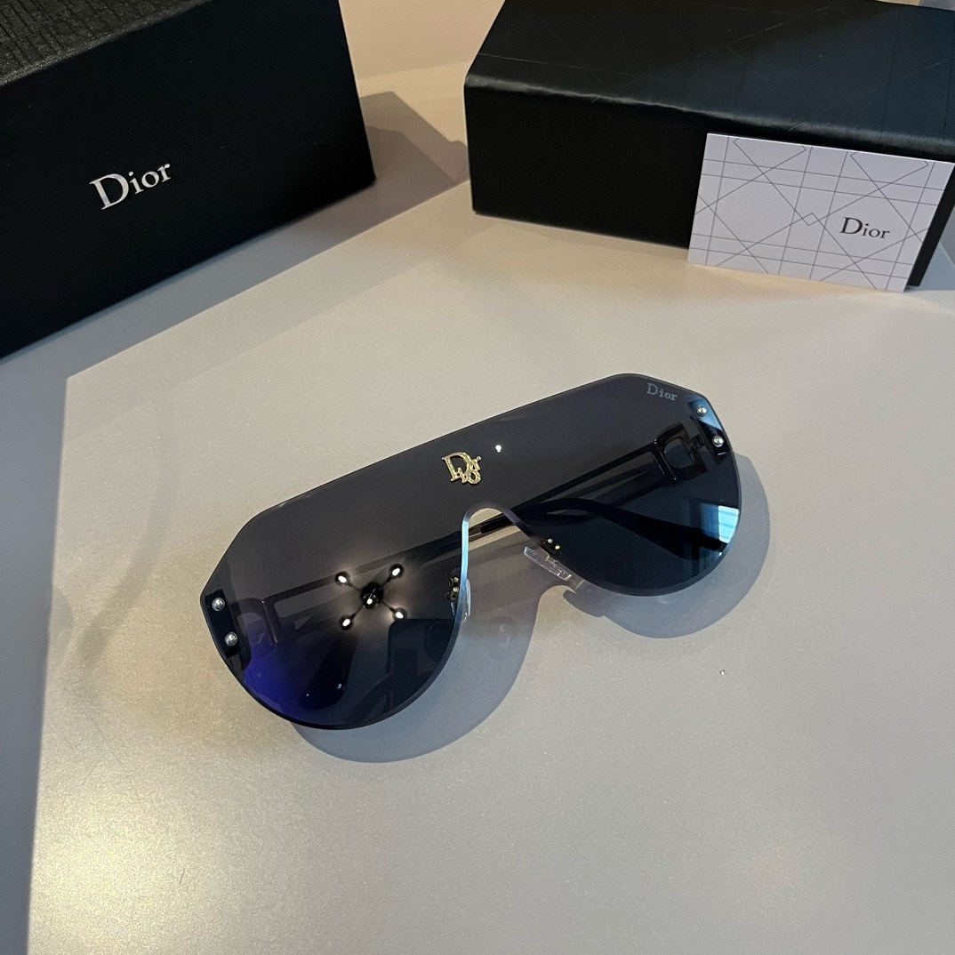 Dior-lightweight and versatile women's sunglasses