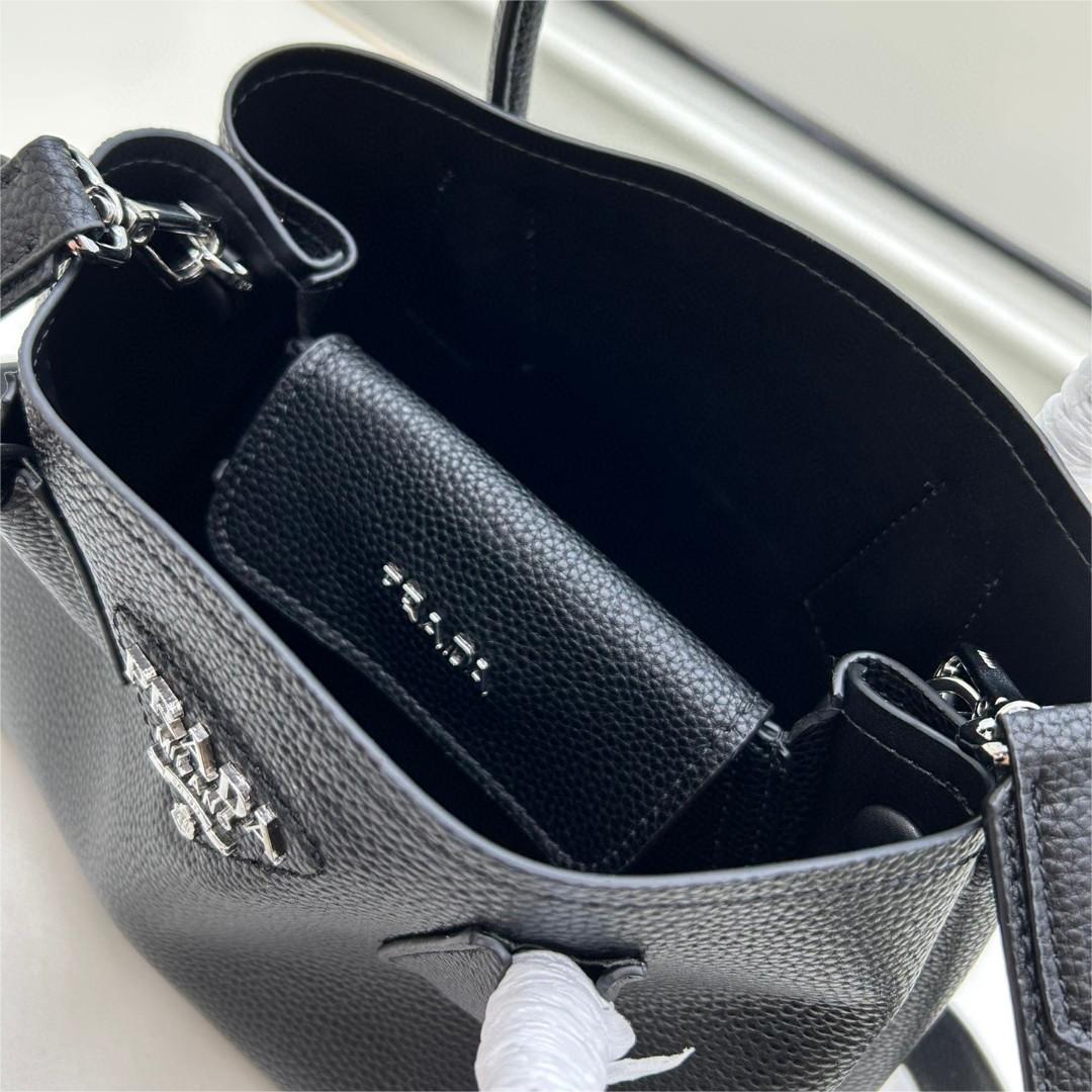 Prada-Delicate lychee patterned doublebaini shopping bag