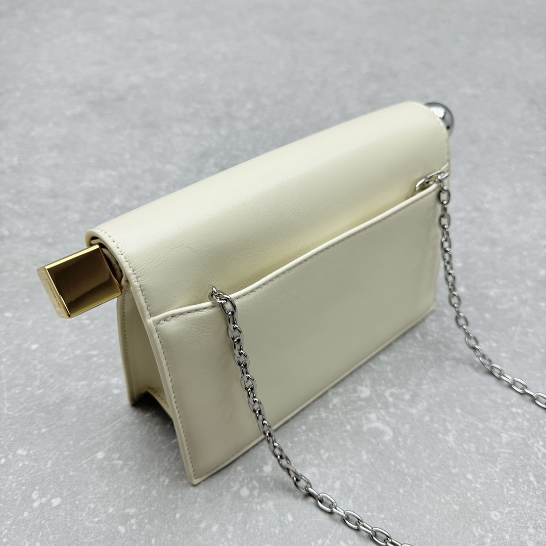 Jacquemus-Sheepskin white Chain handbag