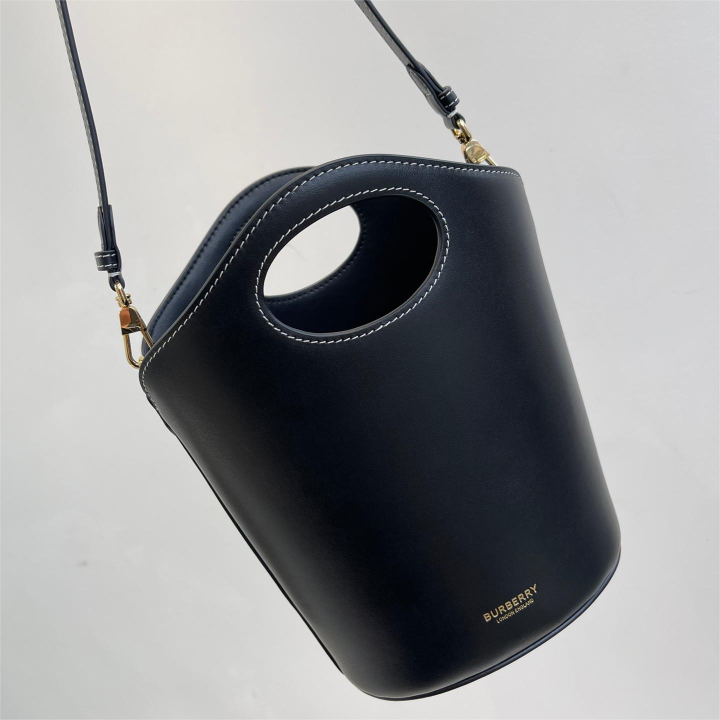 Burberry-Full leather pocket hand-held bucket bag