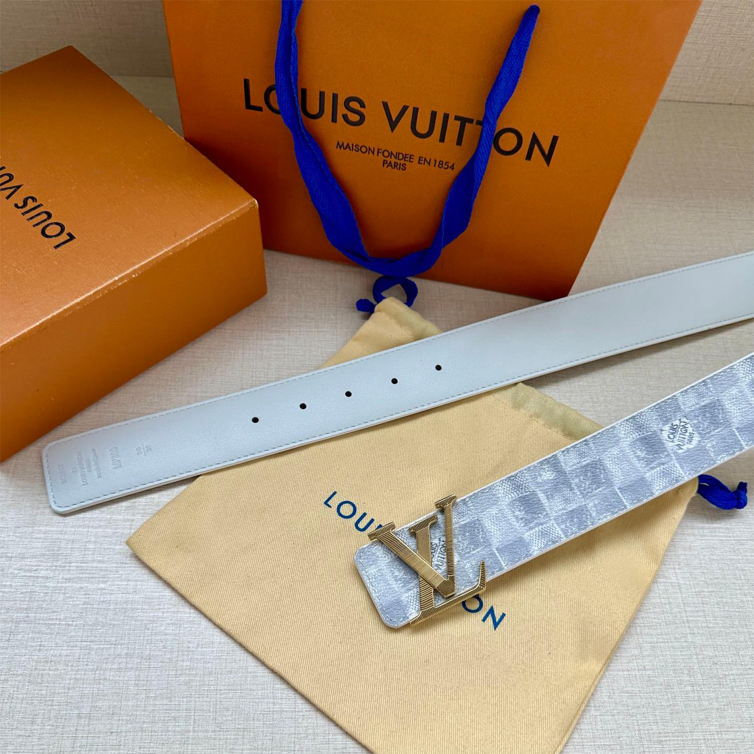 LV-initiales damier stripes