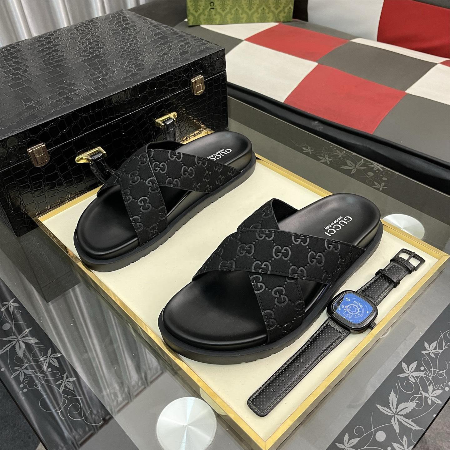 Gucci-Casual embossed cowhide sandals