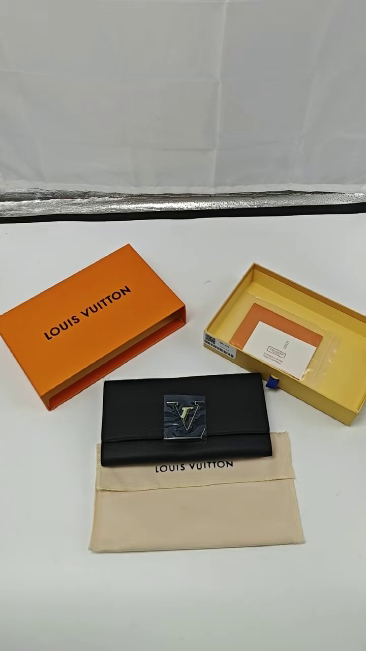 LOUIS VUITTON - LV Capucines Taurillon Leather Capucine Wallet Black