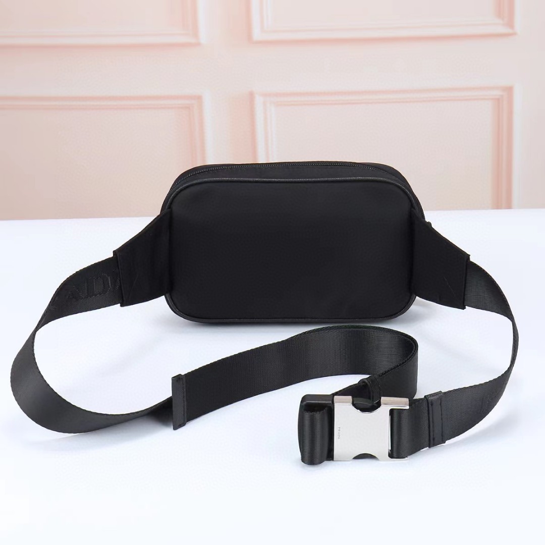 Prada-Fashionable and versatile fabric and leather waist bag