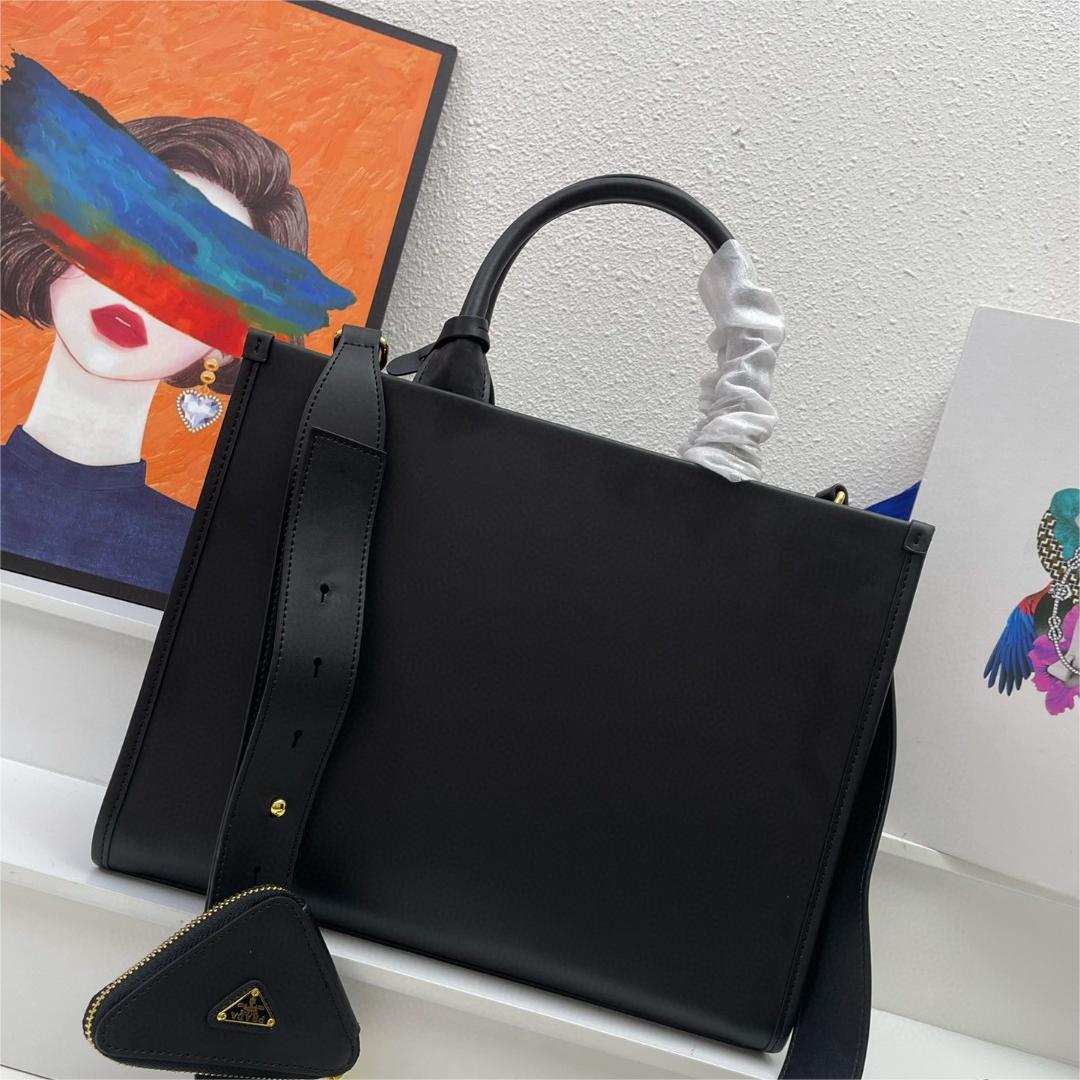 Prada-Full leather tote bag with Safiano leather handle design