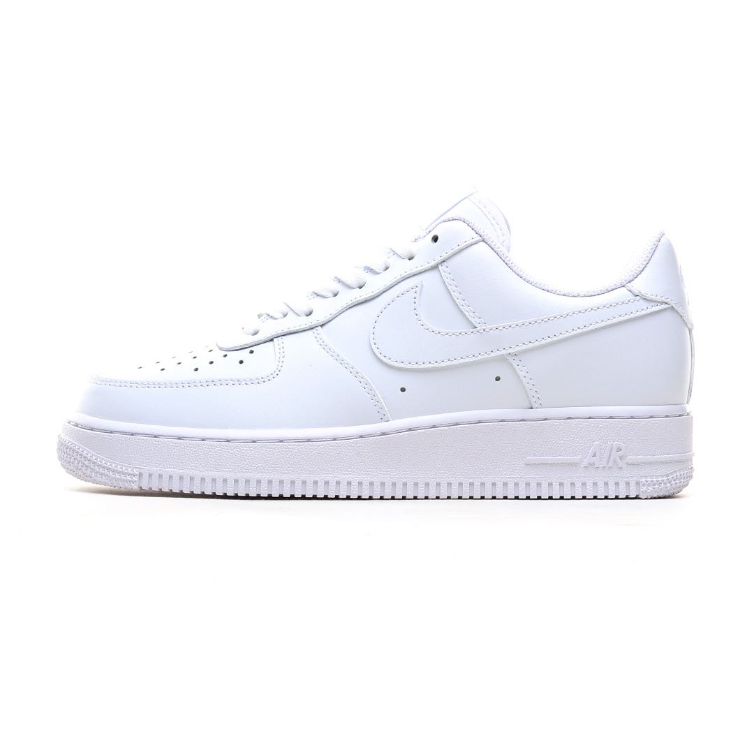 Nike-Air Force 1 ´ 07 Low Paired With Casual Sports Board Shoes