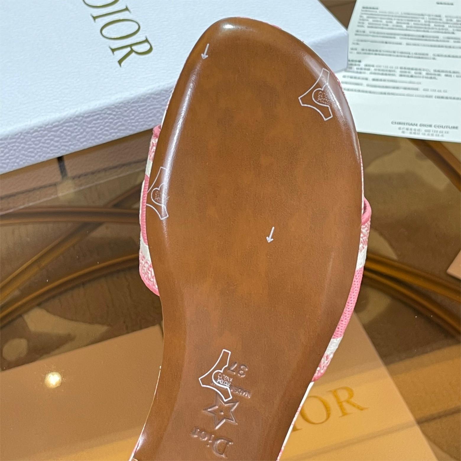 Dior-One line embroidery flat bottom