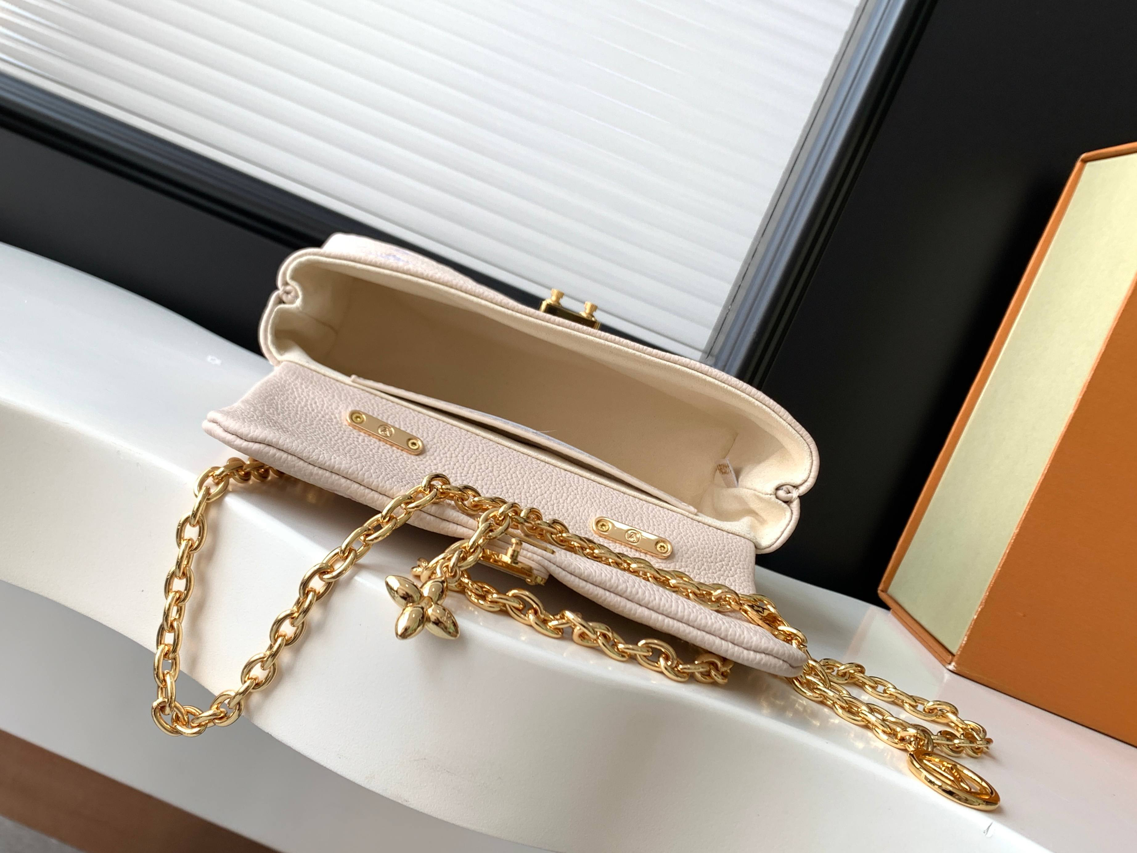 LOUIS VUITTON - LV Nano Madeleine Single Shoulder Handle Mini Bag White