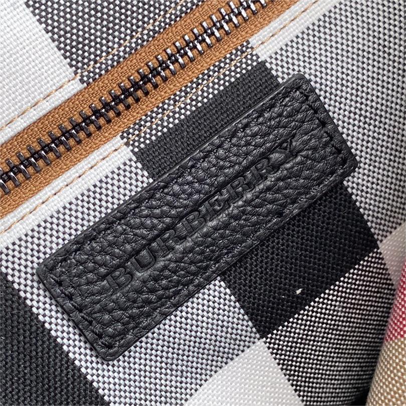 Burberry-Thick leather material mailman bag