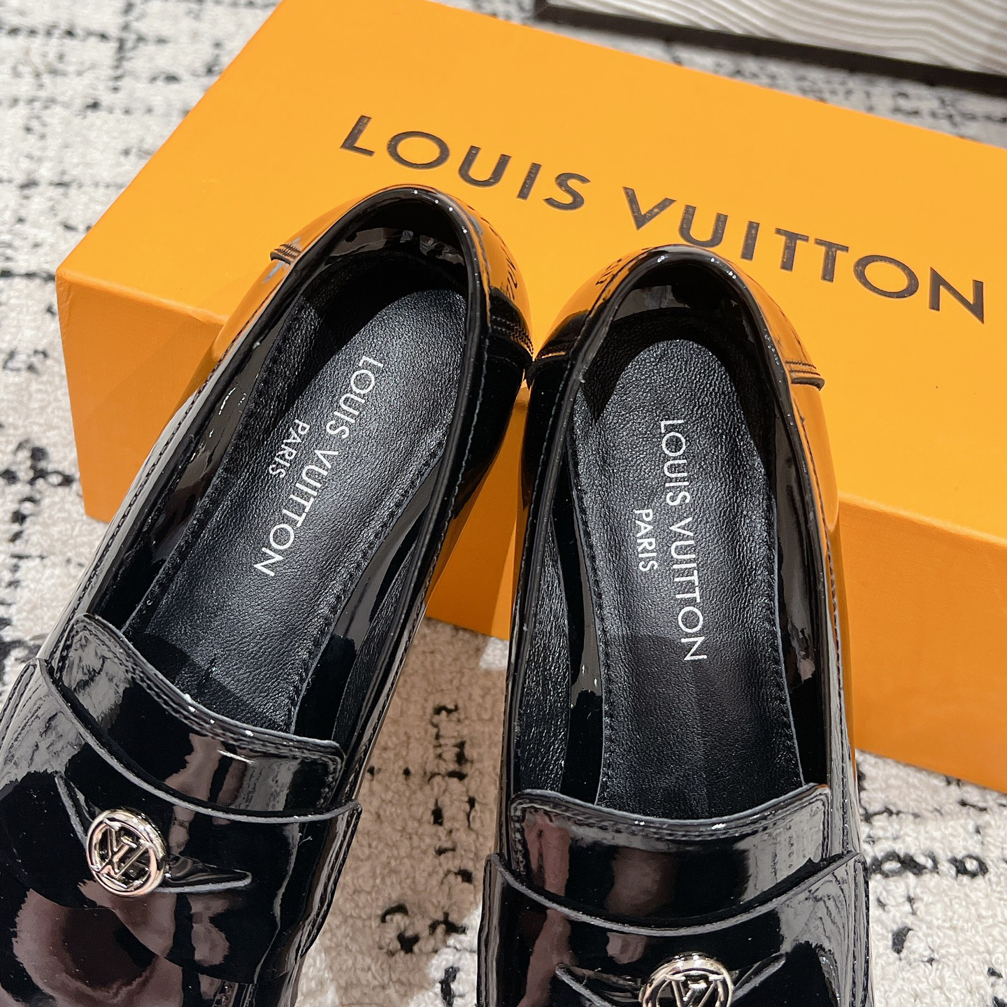 LV-Spring and summer new flat loafers