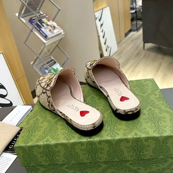 Gucci-Full Sheepskin Smooth Half Drag